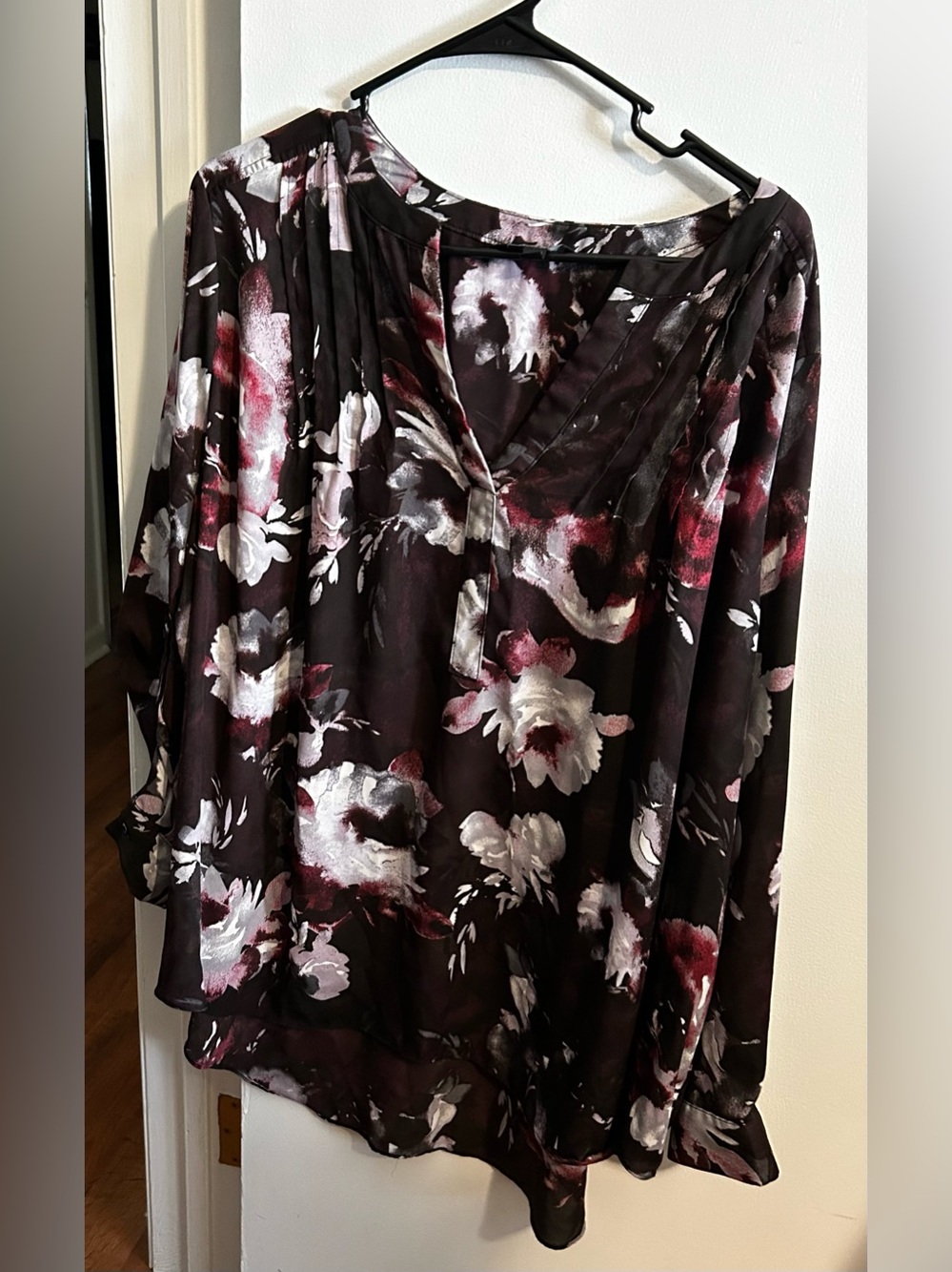 Simply Vera Vera Wang Black Blouse with Plum and Gray Floral Print
